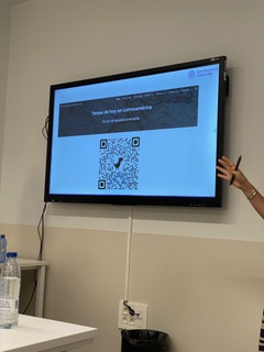 QR code for access to Lanza and Morán's textbook "Temas de hoy en Latinoamérica"